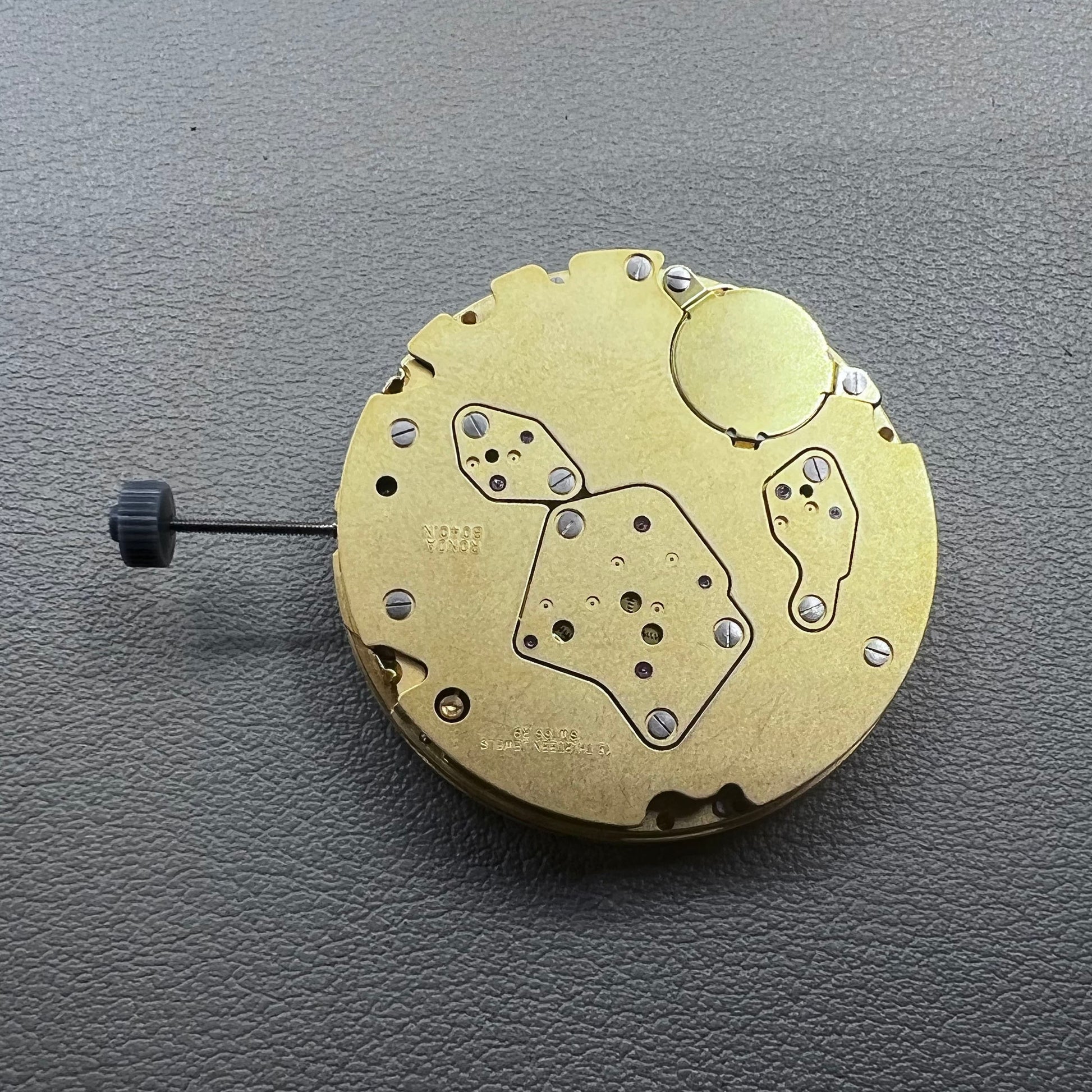 Swiss Ronda 8040N quartz movement for precise timekeeping in watch accessories.