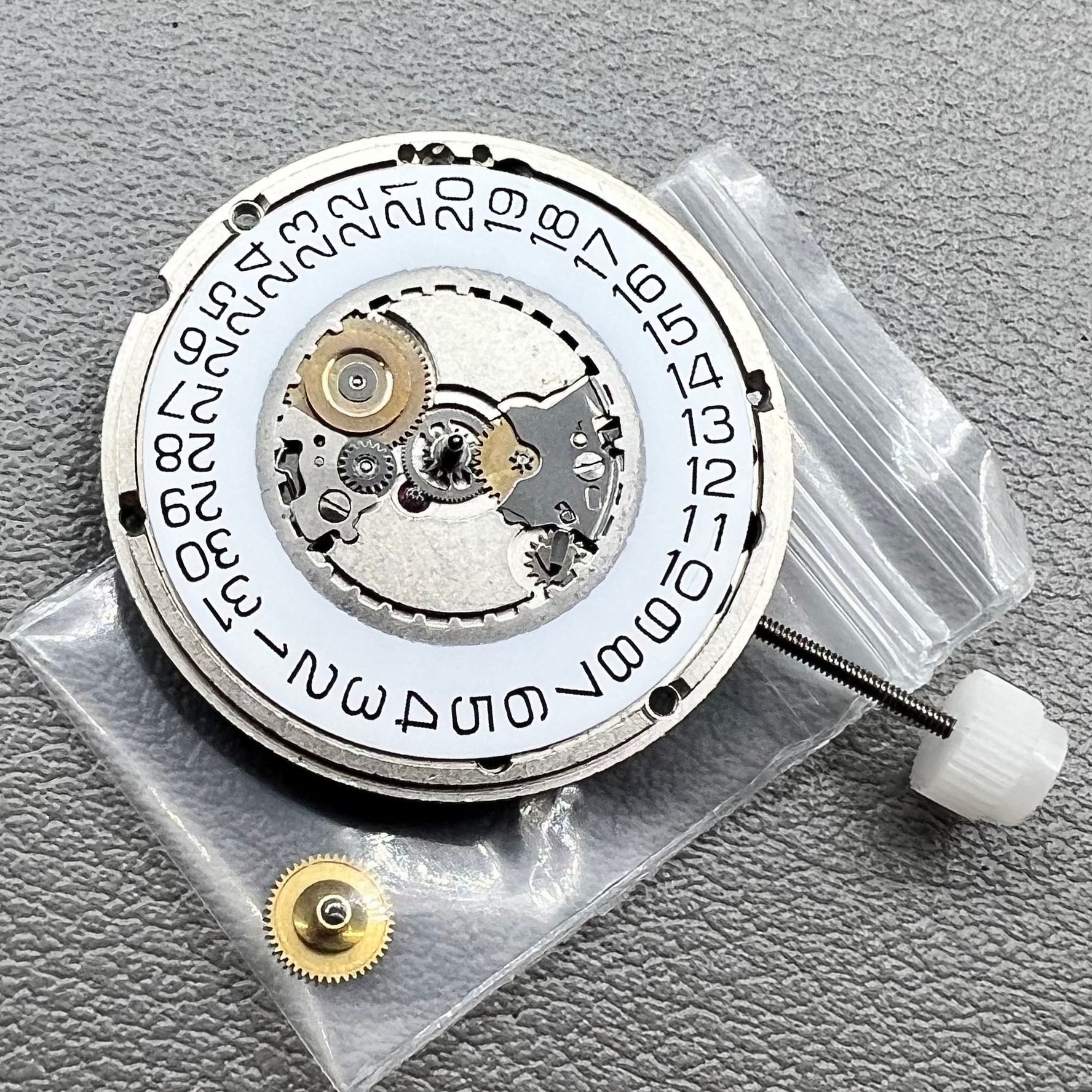 Swiss ETA 555 415 quartz watch movement with 3 hands and date at 3 o'clock, original stock.