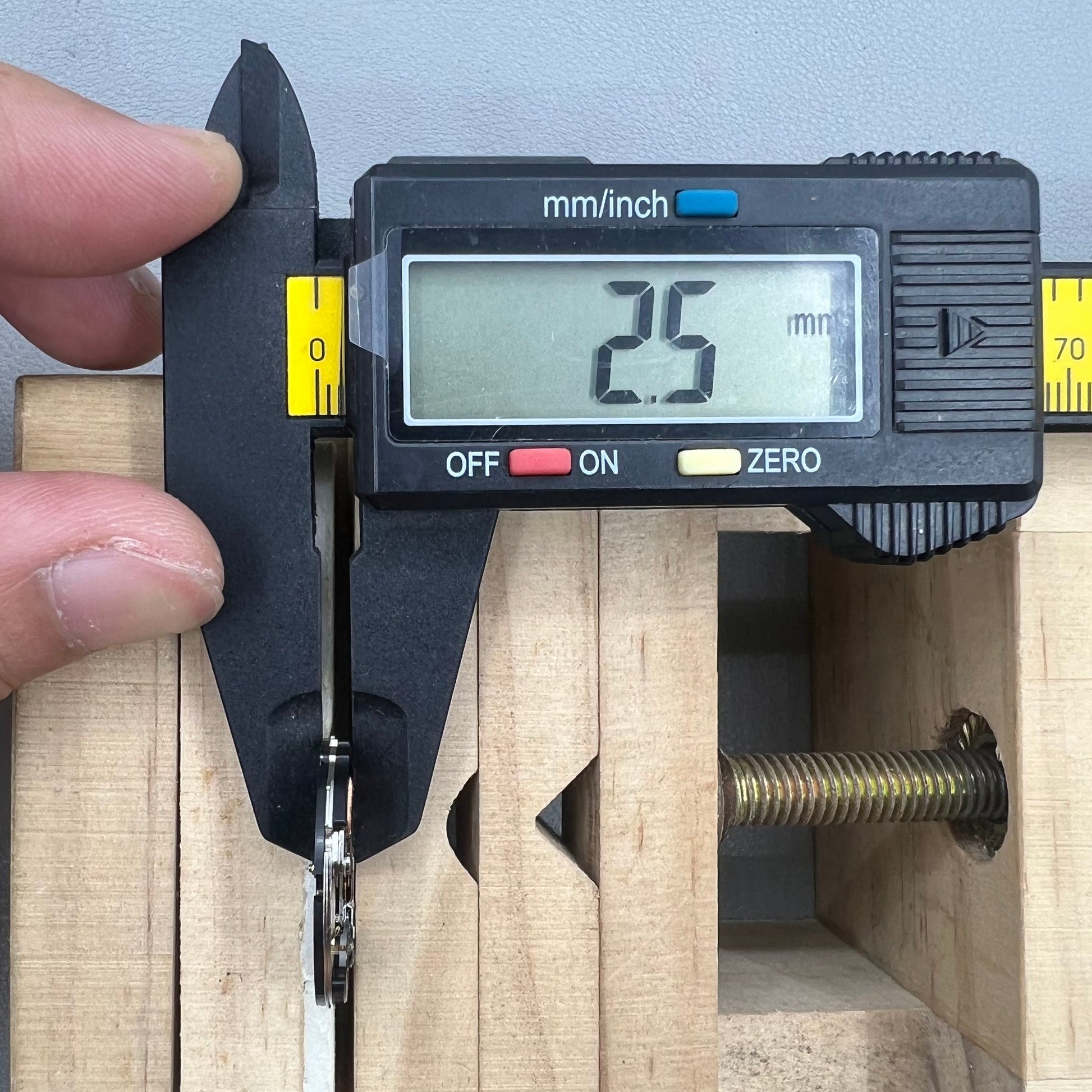 Swiss Ronda Quartz watch movement with date at 6 o?clock, Model 708 by Swiss Precision.