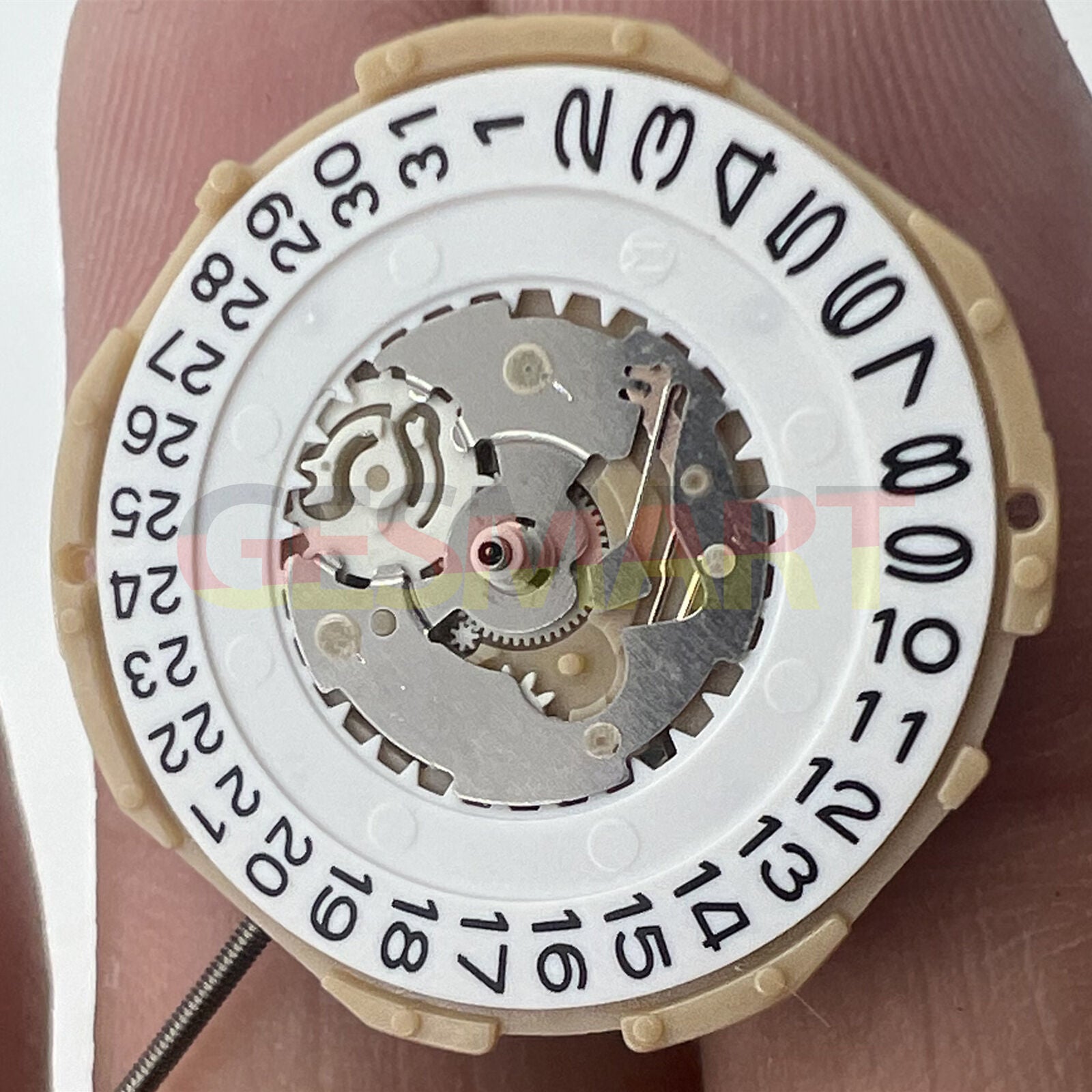 Sunon SP28 quartz watch movement with 3 hands and date display at 3 o'clock for precise timekeeping.