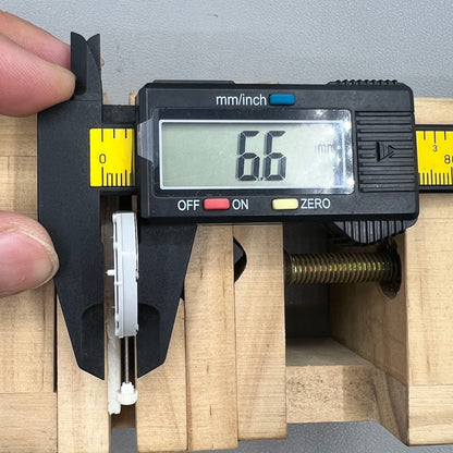 2 PIECES Sunon PE70 Quartz Watch Movement 3 Hands with 3 Eyes Date@3