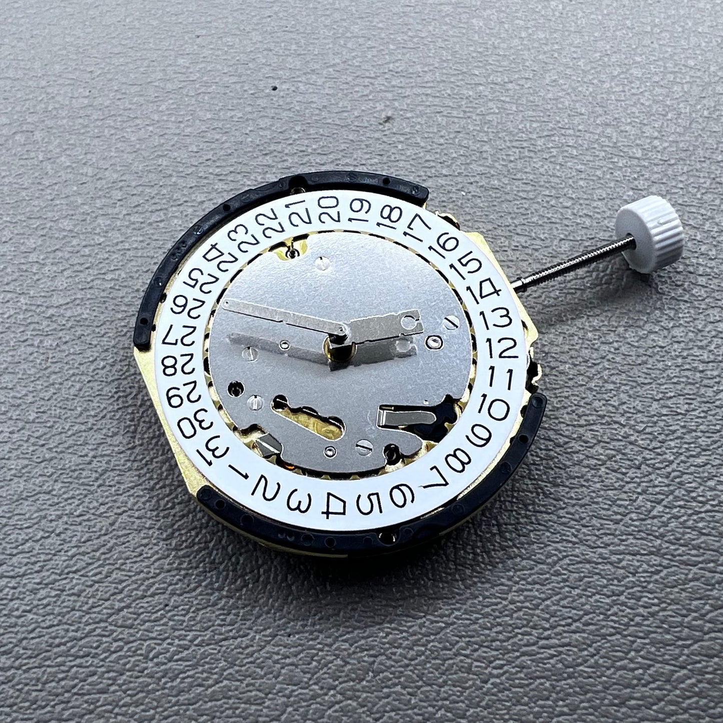 Swiss Ronda 3540.D quartz movement with multifunctional 6 hands for precise timekeeping.