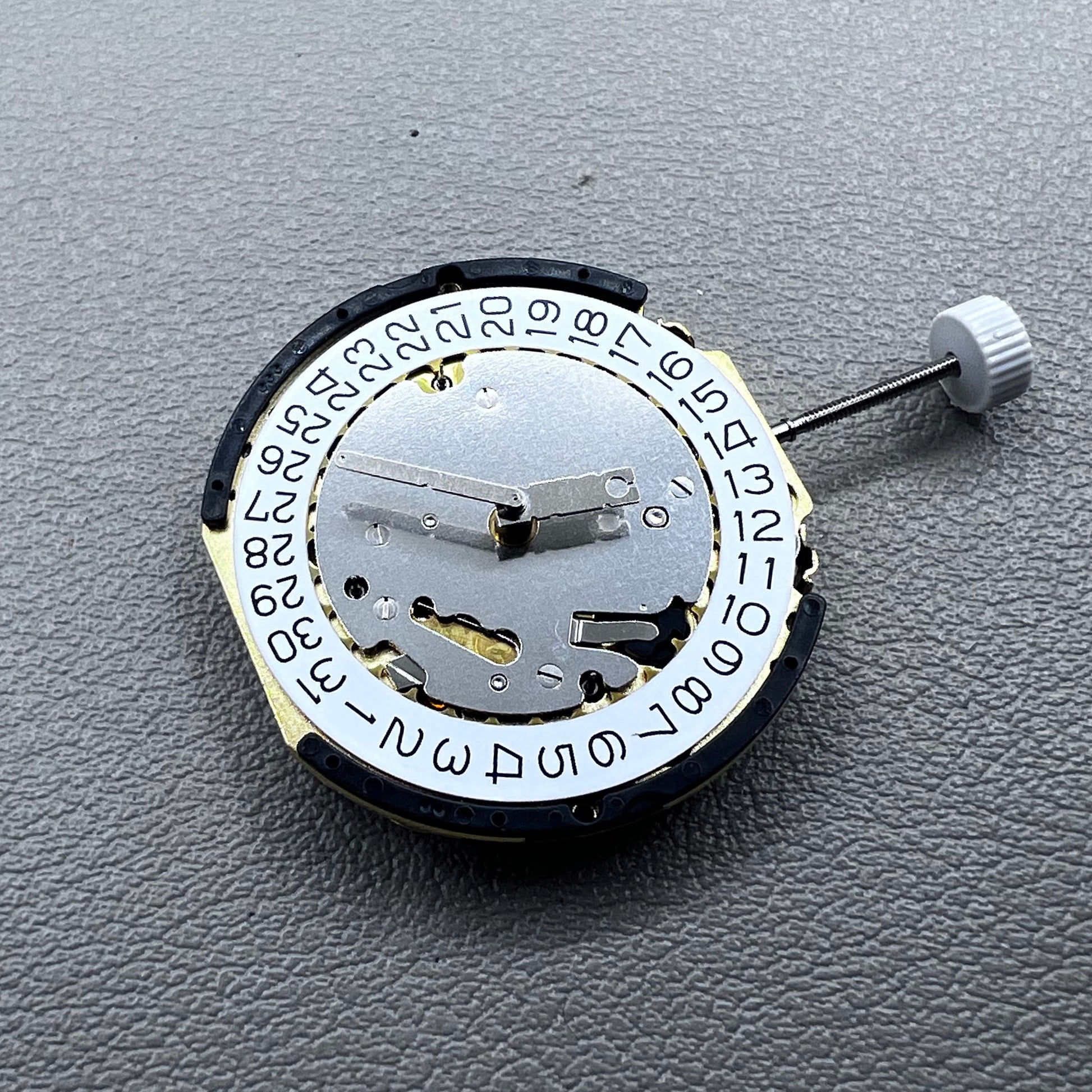 Swiss Ronda 3540.D quartz movement with multifunctional 6 hands for precise timekeeping.