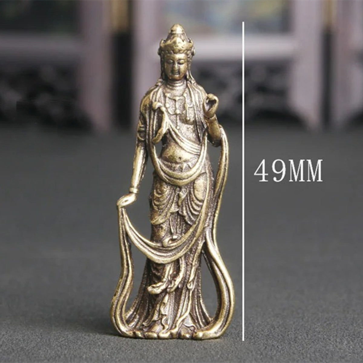 Solid copper Guanyin Buddha figurine from Thailand, hand-carved vintage bronze model for meditation d�cor.