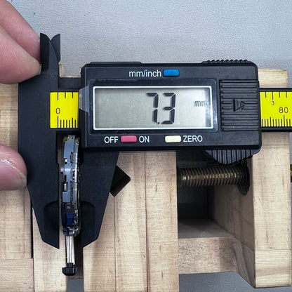 Japan Miyota 6S21 quartz watch movement with date display at 6 o?clock, reliable and precise accessory.