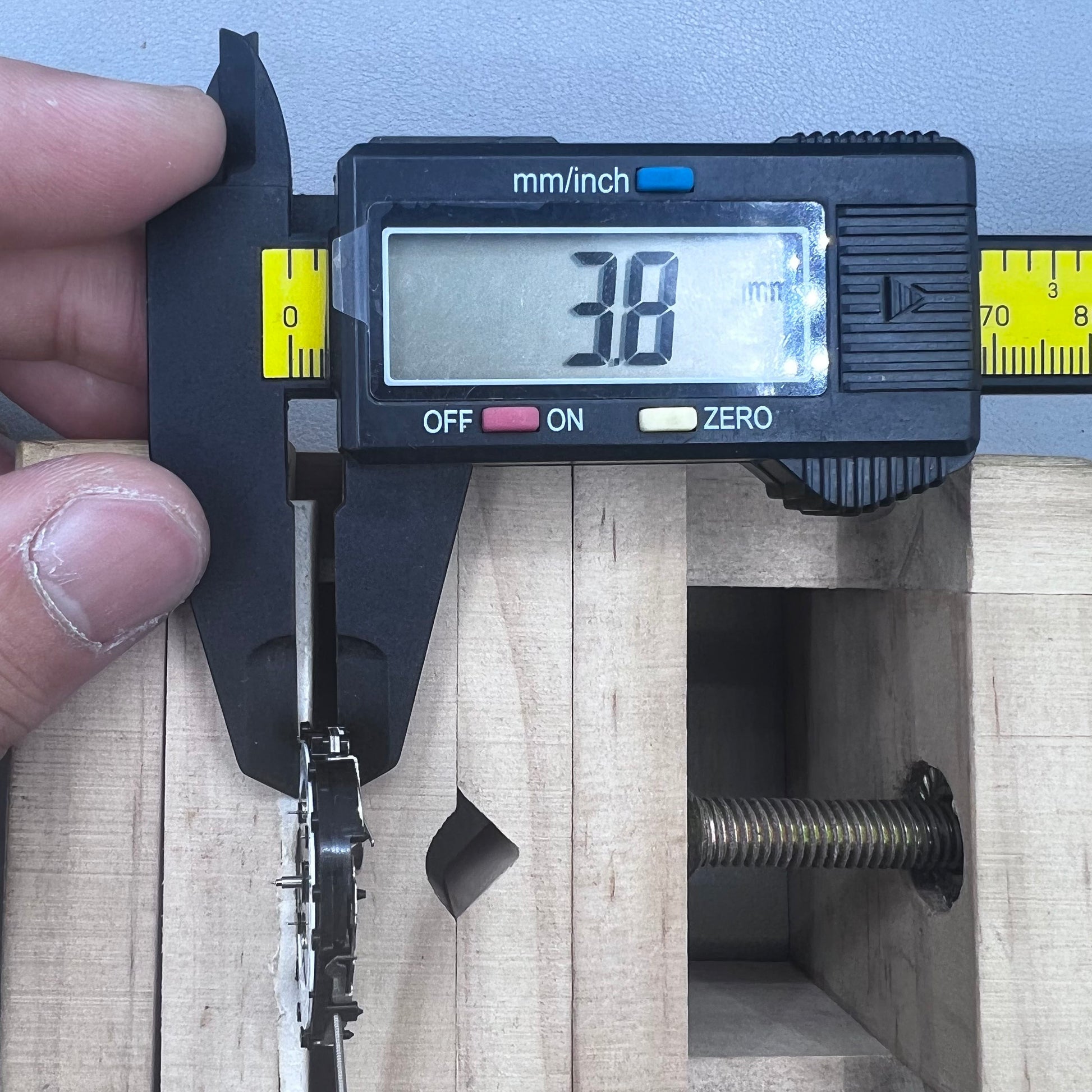 Epson VD57C watch movement displaying single calendar date at 3 o'clock position for Japan models