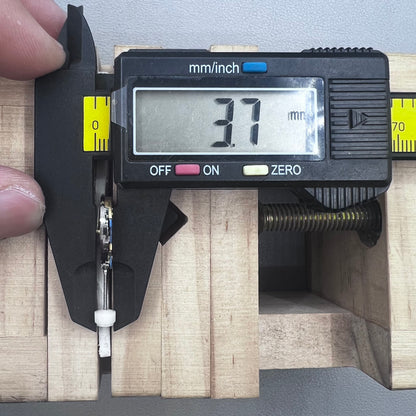 Swiss ETA 956.032 quartz watch movement with 2 hands, precise timekeeping for watchmakers.