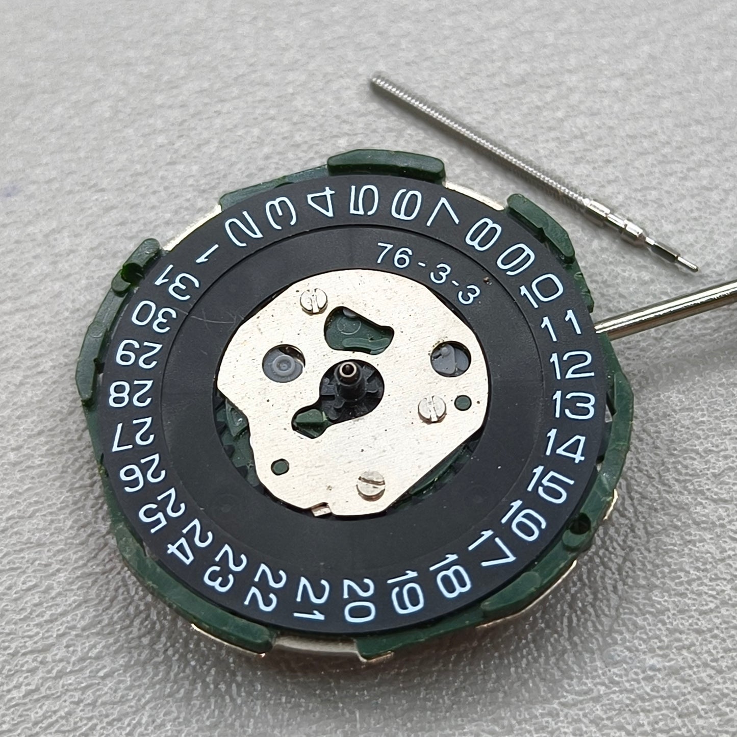 Japan Miyota 2115 Quartz Movement Date@3 Single Calendar 3 Hands Black Disk
