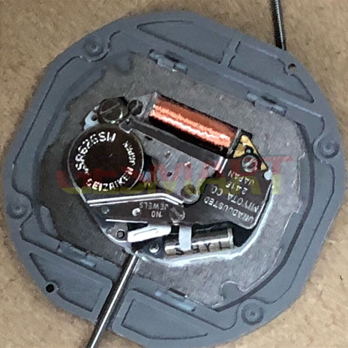 Miyota 2415 quartz watch movement with white disk date wheel at 3 o?clock for precise timekeeping.