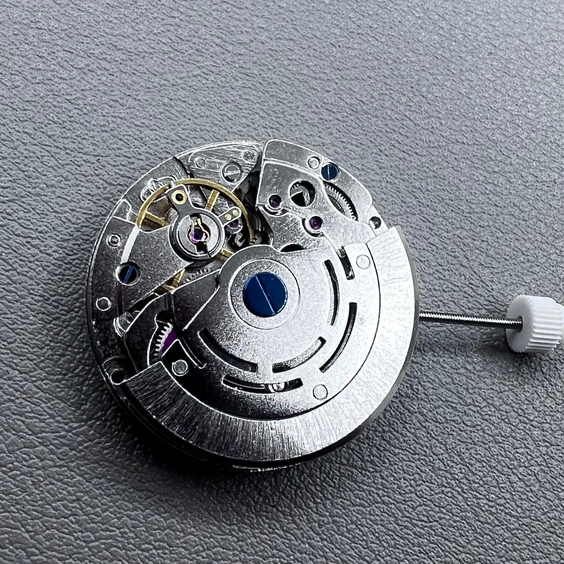 NN2813 watch accessory featuring automatic mechanical movement, compatible with models 8205 and 8215.