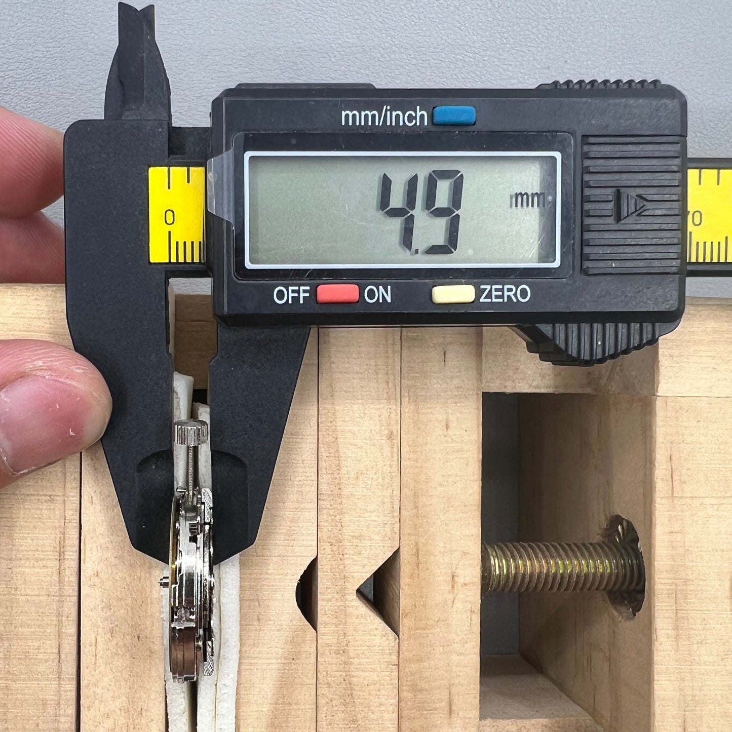 Automatisches mechanisches T16 DG2813 Uhrwerk mit Tagesanzeige und 3 Zeigern