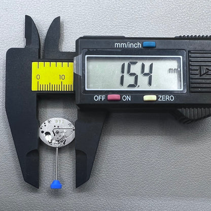 Replacement quartz watch movement ETA 978.002 with 2 hands, precision made in China for accurate timekeeping.