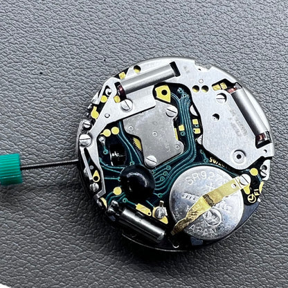 Swiss ISA 8172 silver plated quartz watch movement with stem, precise timekeeping for watch repair and assembly.