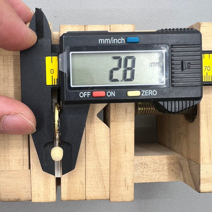 ETA 256 041 Schweizer Quarzwerk Uhr 2 Zeiger Schwarze Scheibe Datum 6 Uhr