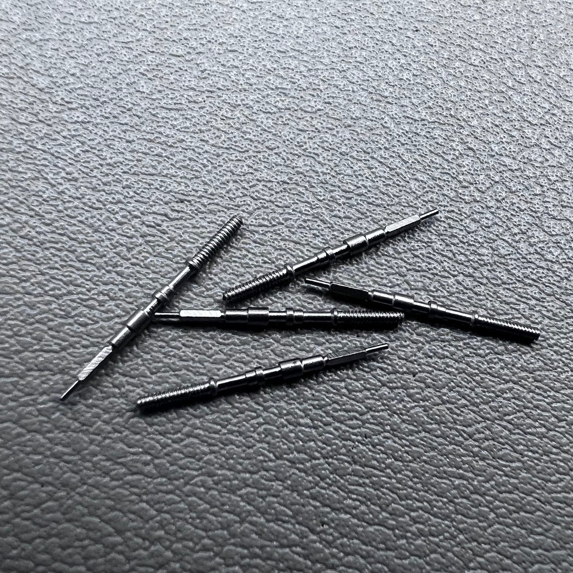 Set of 5 watch winding stems compatible with 7S26 automatic movement for mechanical watches.