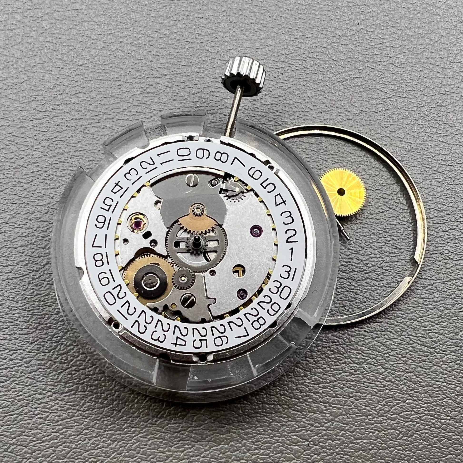 Mechanisches Swiss ETA 2824-2 Uhrwerk, pr�zise V8 Qualit�t f�r hochwertige Uhren.