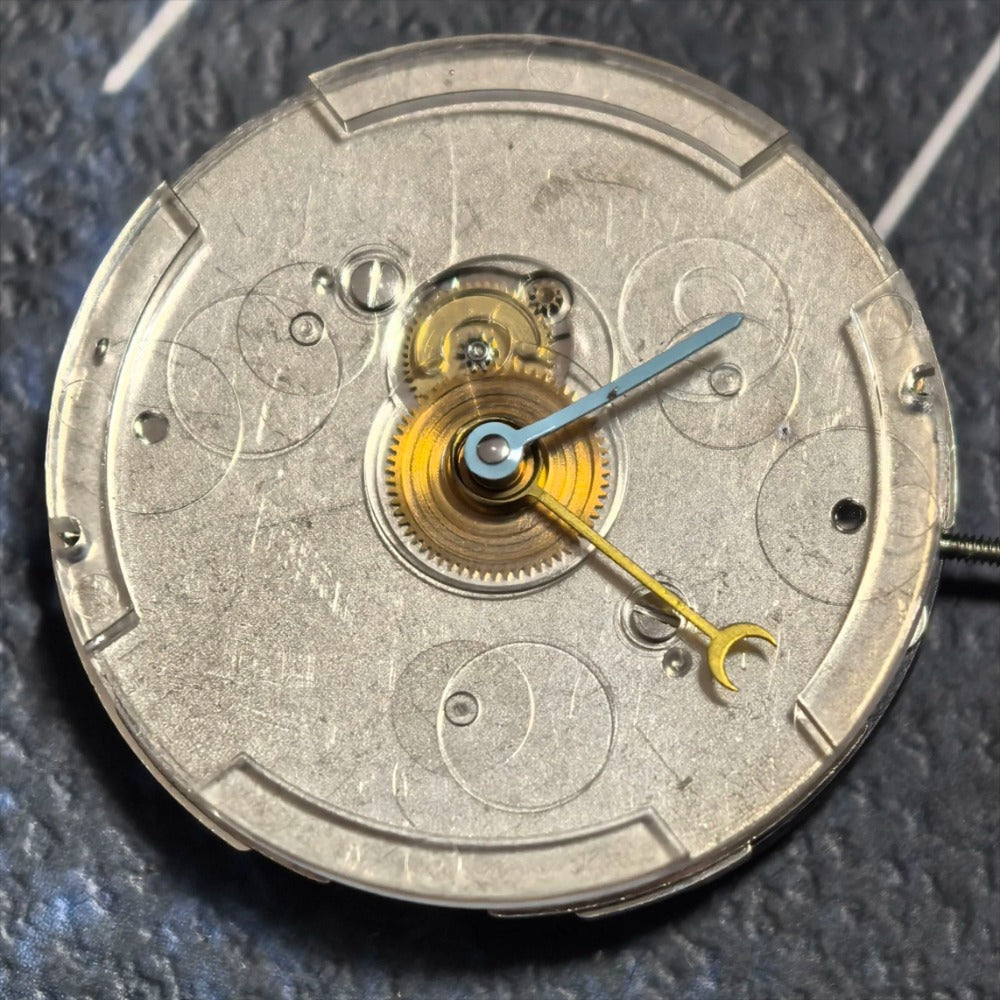 Swiss Made ISA1198 Quartz watch movement, no calendar, precision timekeeping for repairs and replacements.