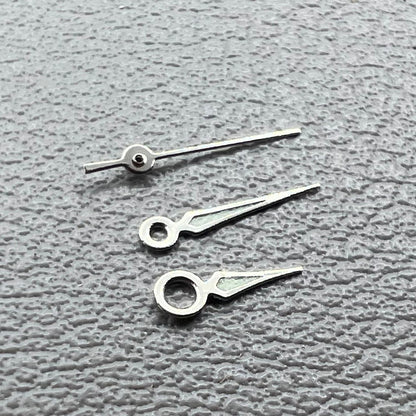 Leuchtende Zeigersets 2er Pack f�r Miyota 2035 Uhrwerk Modell 41 von , ideal f�r pr�zise Reparaturen und Uhrenanpassungen.