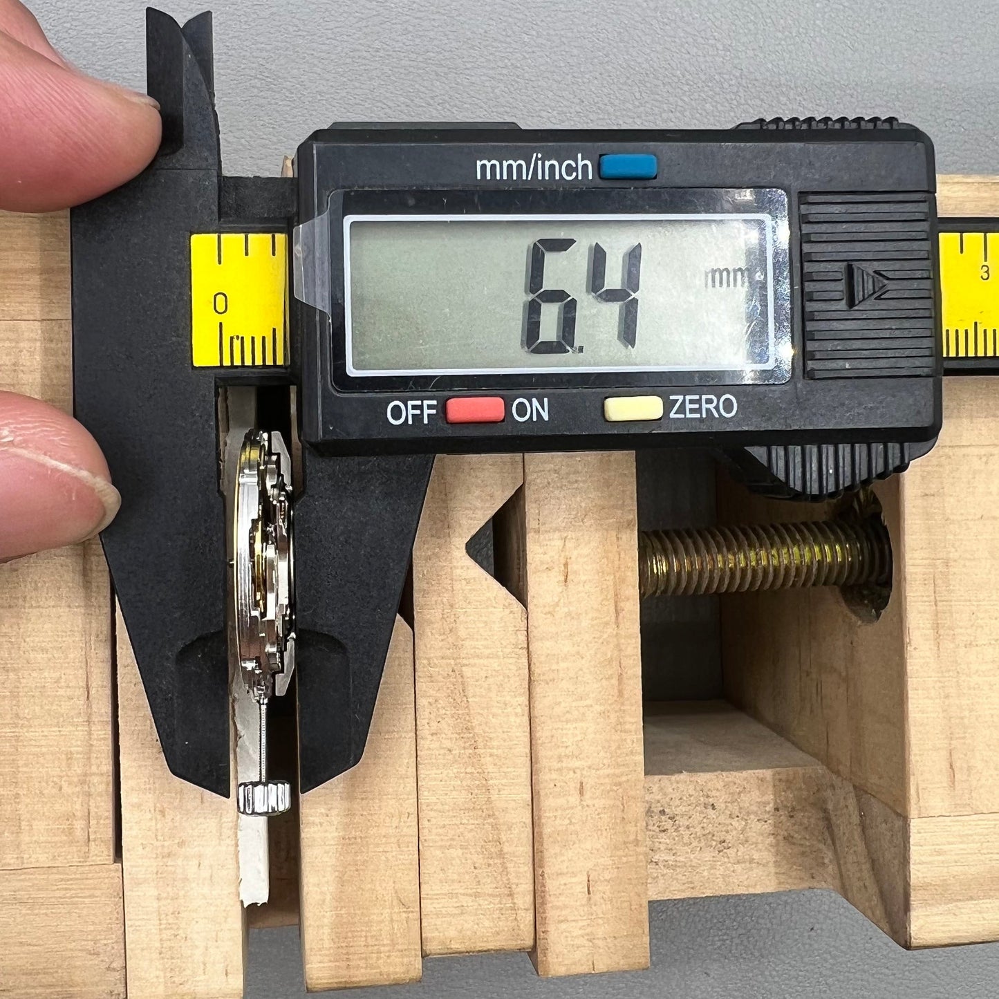 Mechanisches Swiss ETA 2824-2 Uhrwerk, pr�zise V8 Qualit�t f�r hochwertige Uhren.