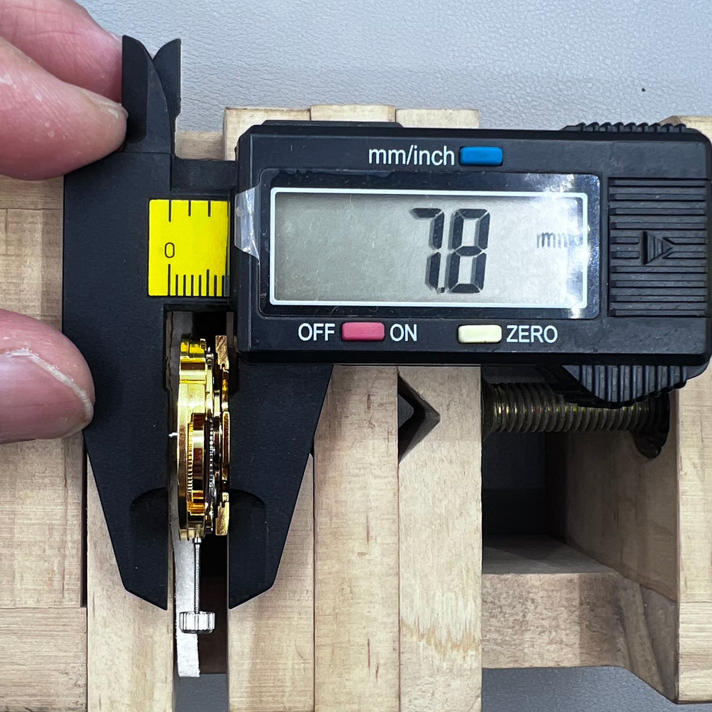 Golden Dandong 7120 Hollow Mechanical Movement