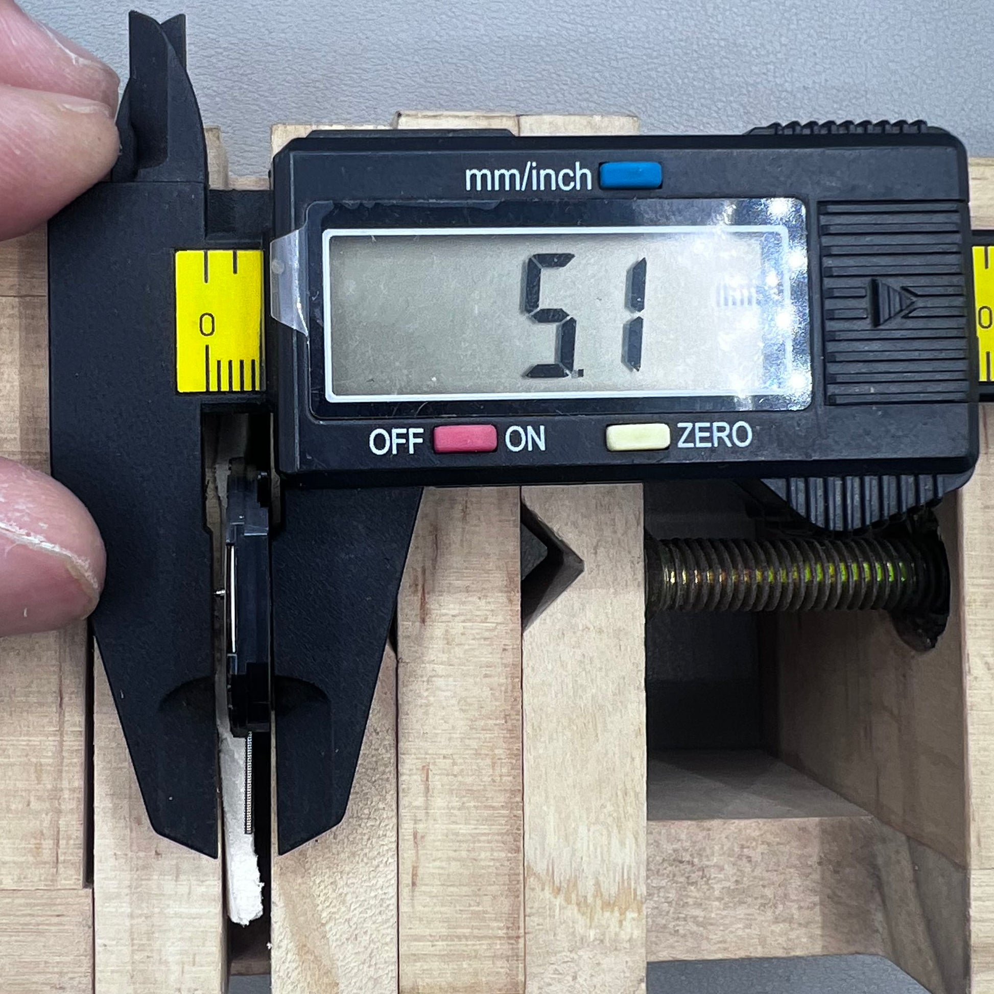 Japan Yl44A quartz watch movement with 3 hands, double calendar, and golden disk detail.