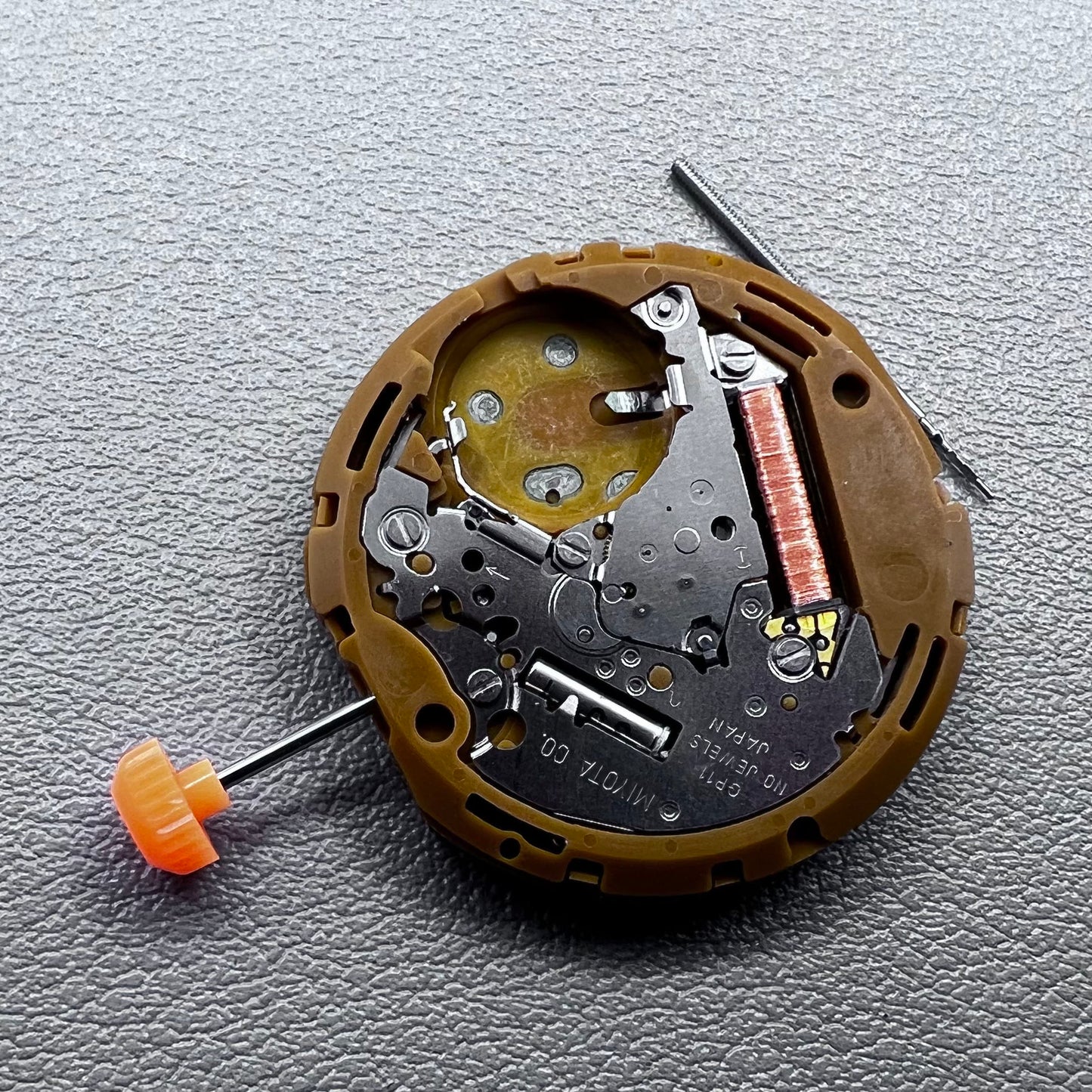 Japan Miyota GP11 quartz watch movement with precision gear assembly for reliable timekeeping