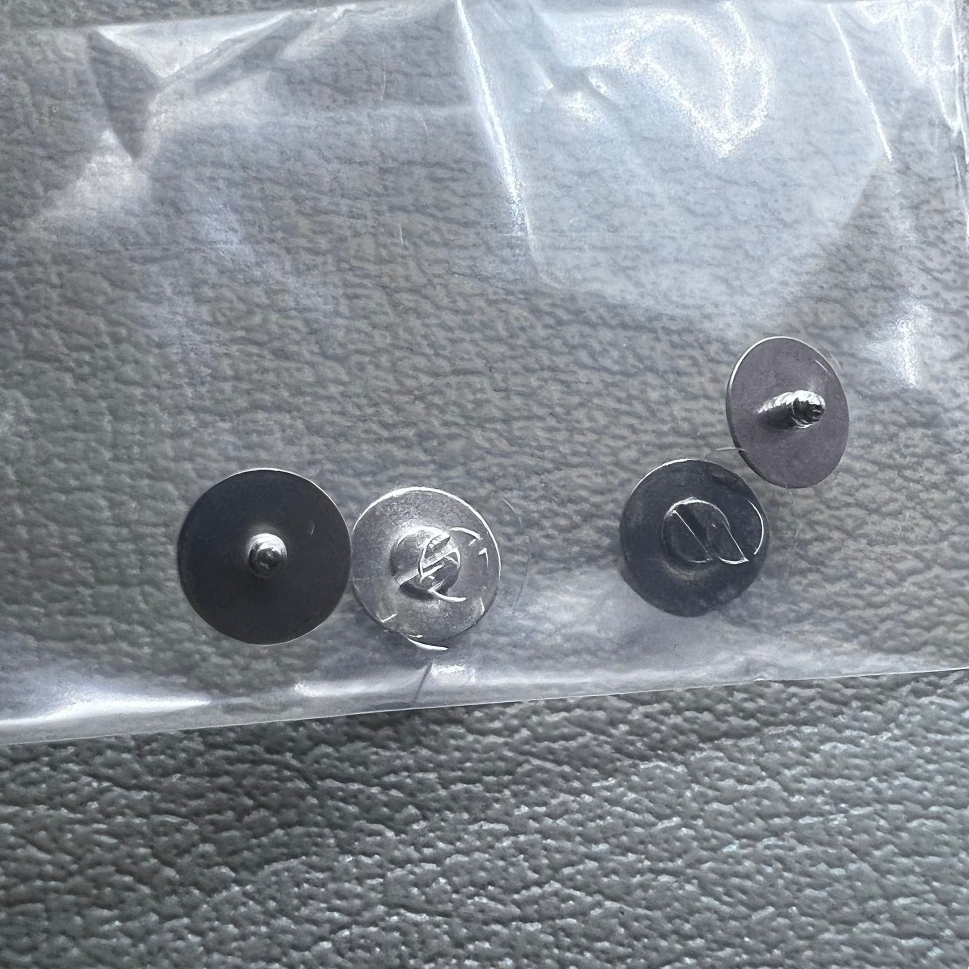 Set of 5 original screws for ETA C07.111 ratchet wheel, ensuring secure watch movement assembly.