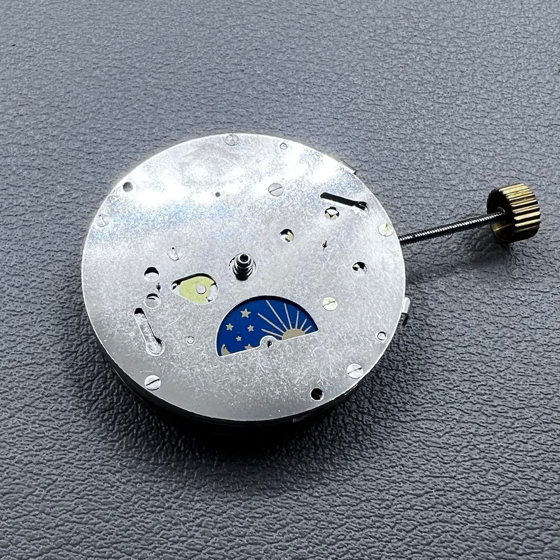 China 2813 8205 8215 automatic mechanical watch movement displaying moon phase at 6 o?clock for precise timekeeping