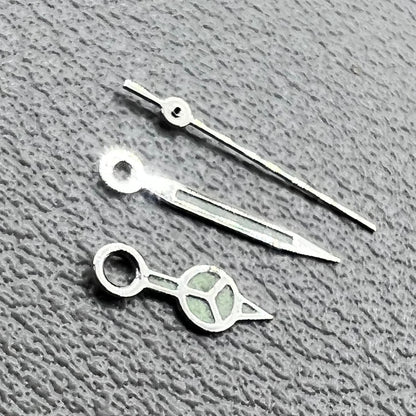 Silberne gr�ne Leuchtzeiger im 2er Set f�r Miyota 1M12 Uhrwerk, ideal f�r pr�zise Zeitablesung.