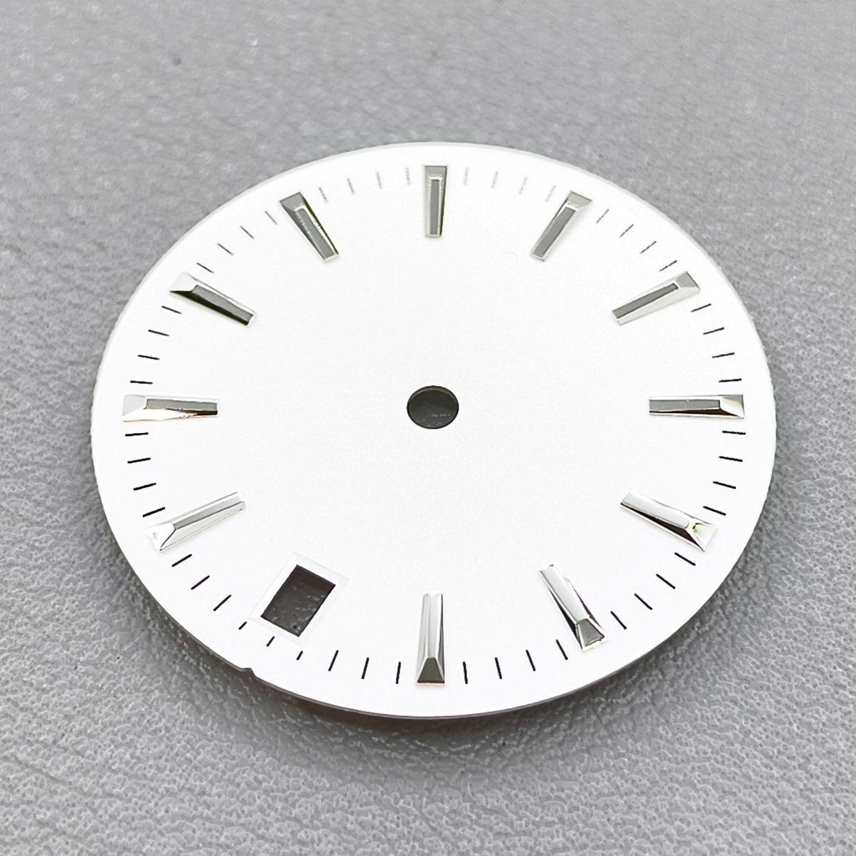 28.5mm White Watch Dial Stripes Sunburst Simple For NH35/36/4R/7S Movement