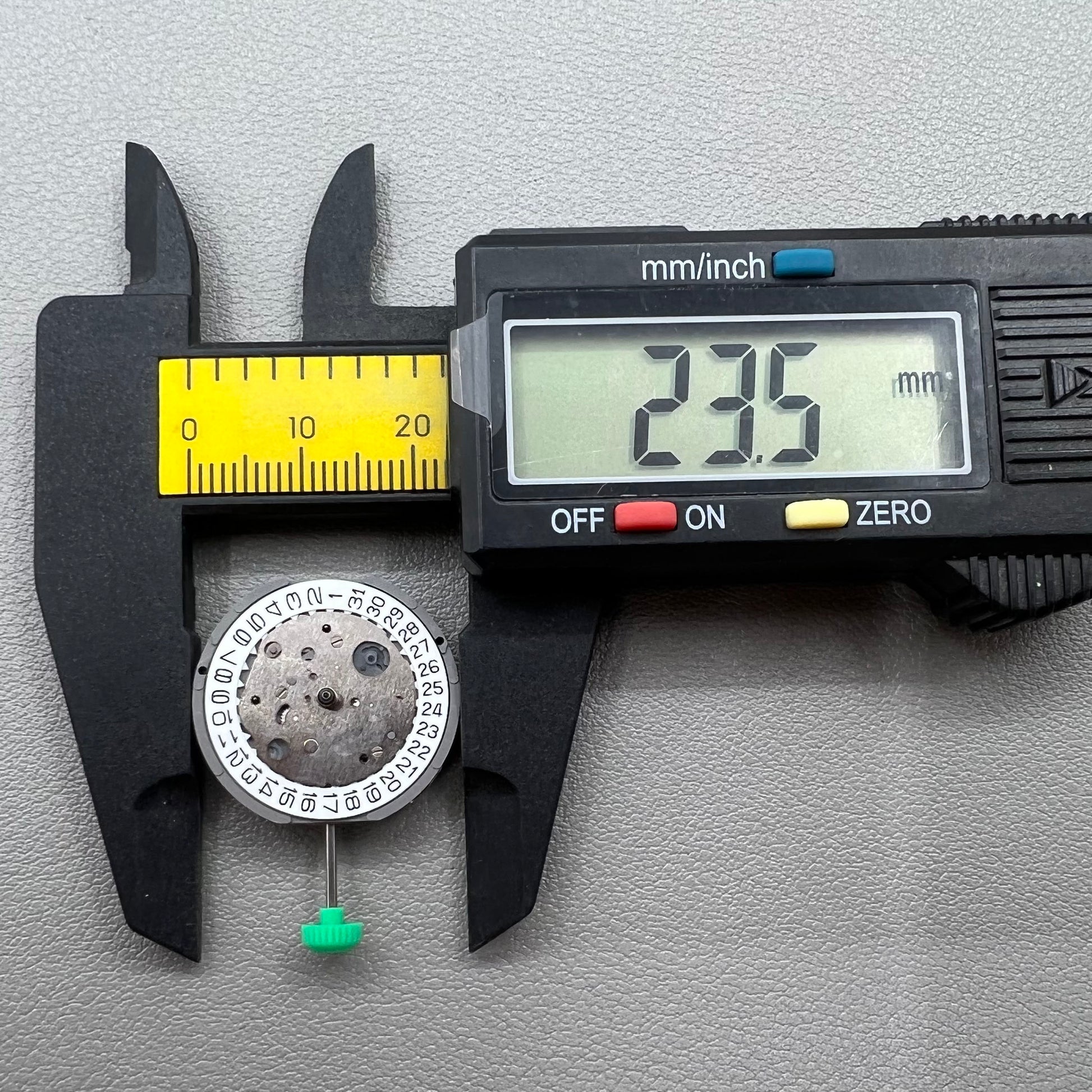 Japan Miyota FS16 quartz watch movement with date at 3 o'clock, single calendar, precise timekeeping.
