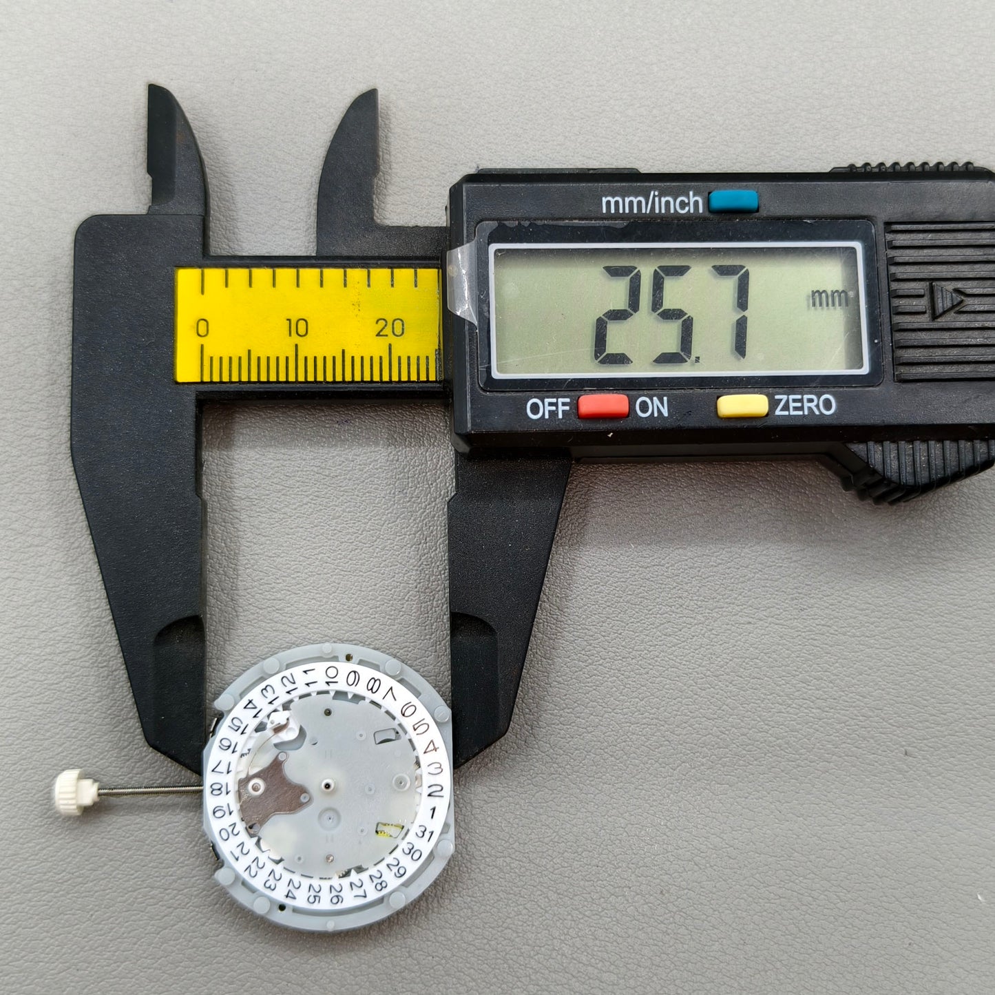 Sunon PE70 Quartz Movement 3 Hands Date@3 With Small Second @6@9@12 Movement