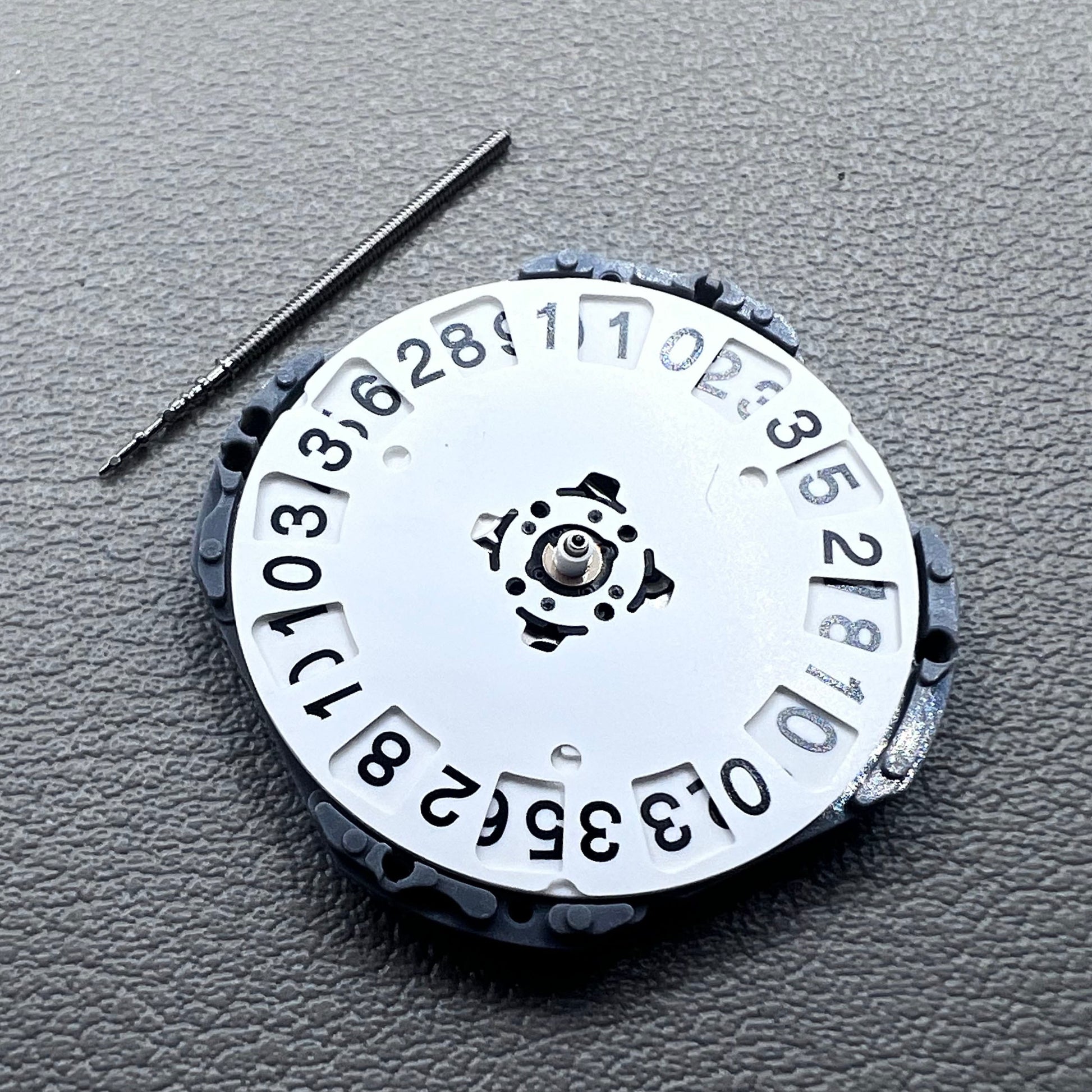 Japan Hattori VJ76B quartz watch movement with date display at 12 o'clock position, precise timekeeping.