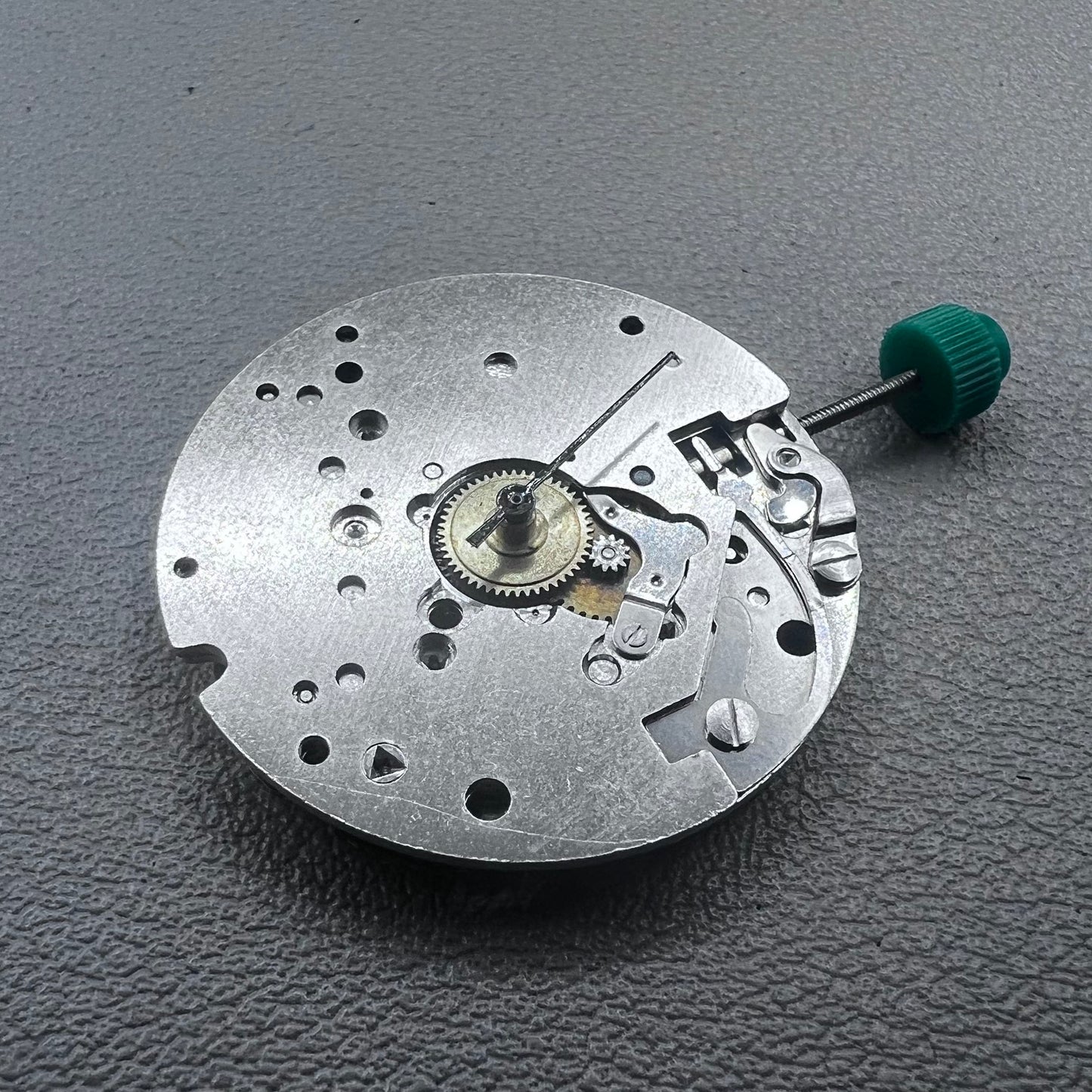 Swiss ETA 6640B quartz watch movement with 3 hands and black circuit board for precise timekeeping.