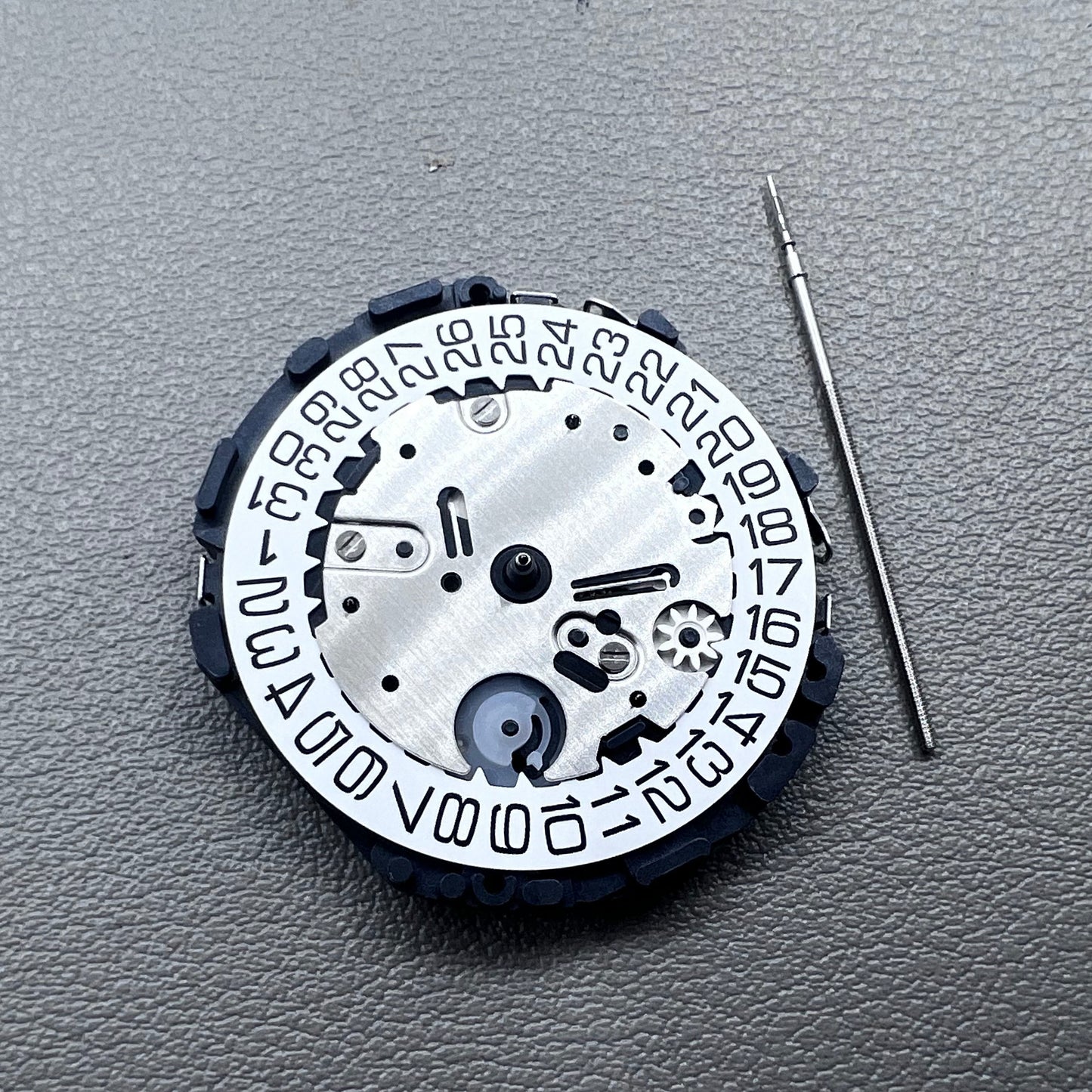 Japan Hattori Epson TMI VR34 quartz watch movement for precise timekeeping in accessories.