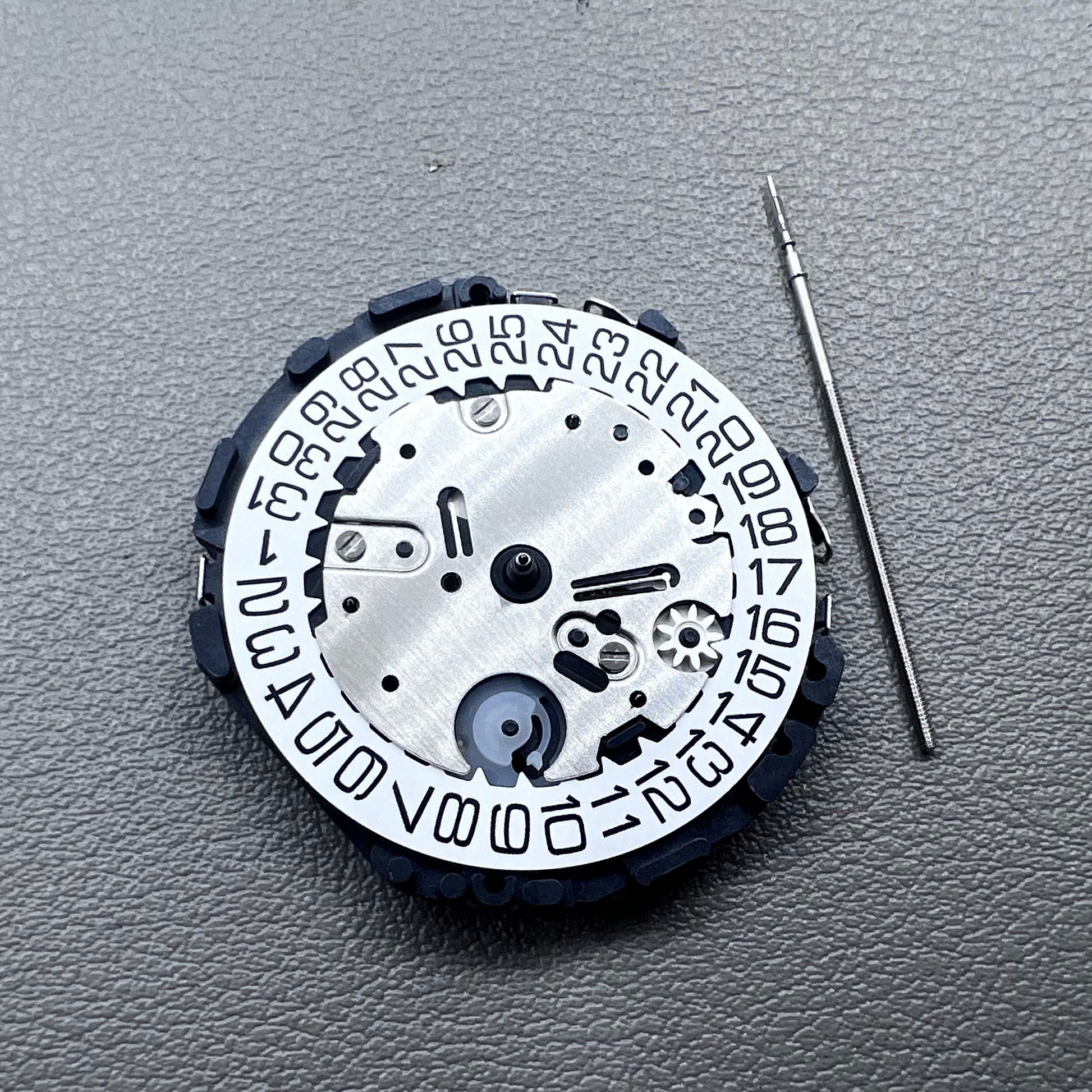 Japan Hattori Epson TMI VR34 quartz watch movement for precise timekeeping in accessories.