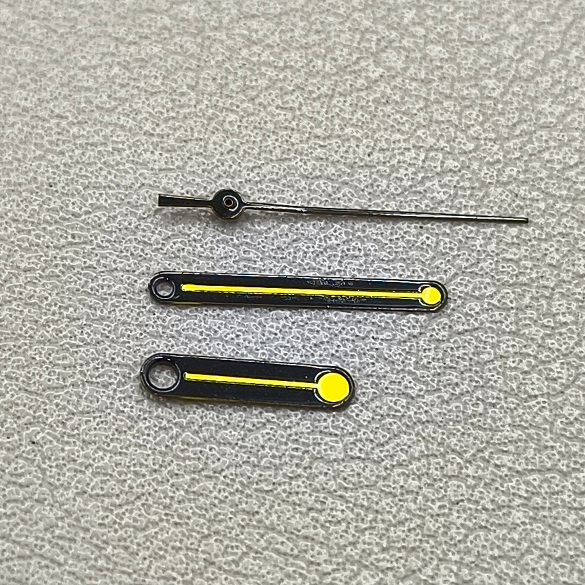 2 Sets Round Tip Black Trim Yellow Painted Hands Set for Ronda 515 Movement