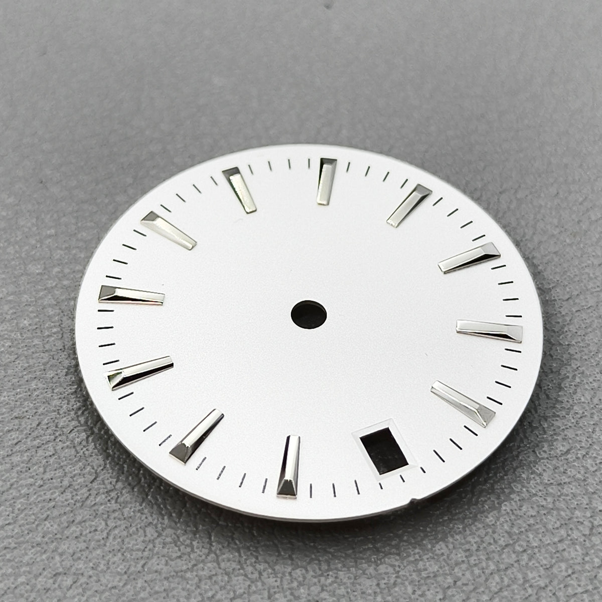 28.5mm White Watch Dial Stripes Sunburst Simple For NH35/36/4R/7S Movement