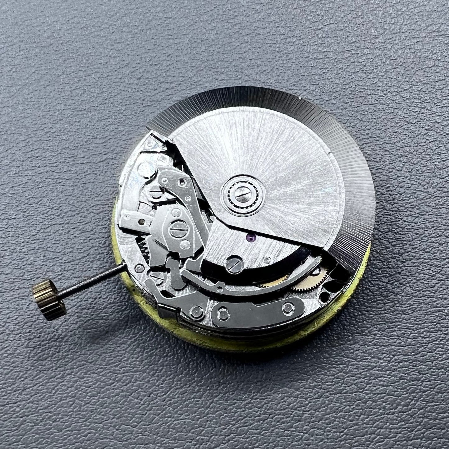 Shanghai 7750 mechanical watch movement with single calendar and small second at 9 o'clock, precision timekeeping.