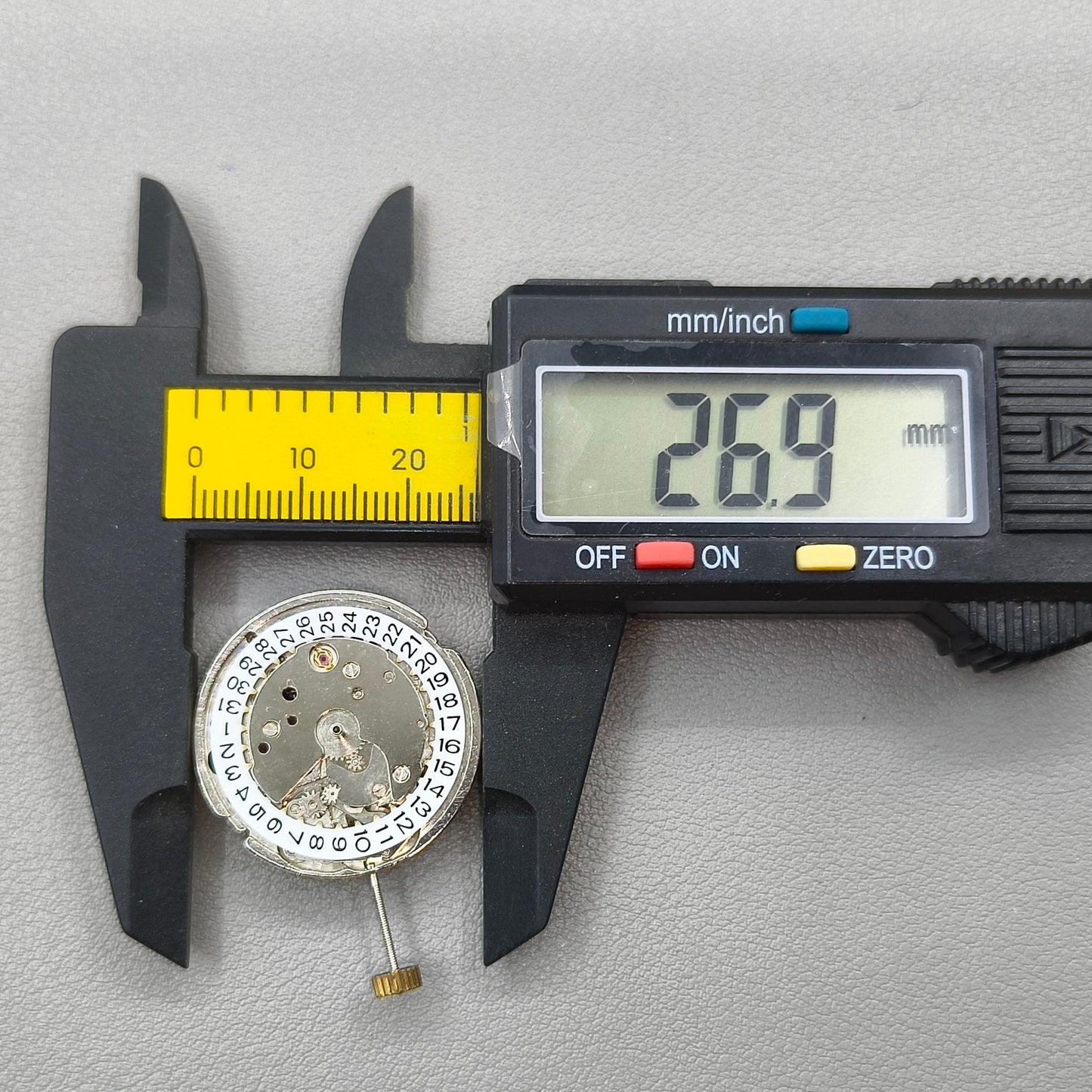 China 7120 Automatic Mechanical Watch Movement Single Calendar 3 Hands
