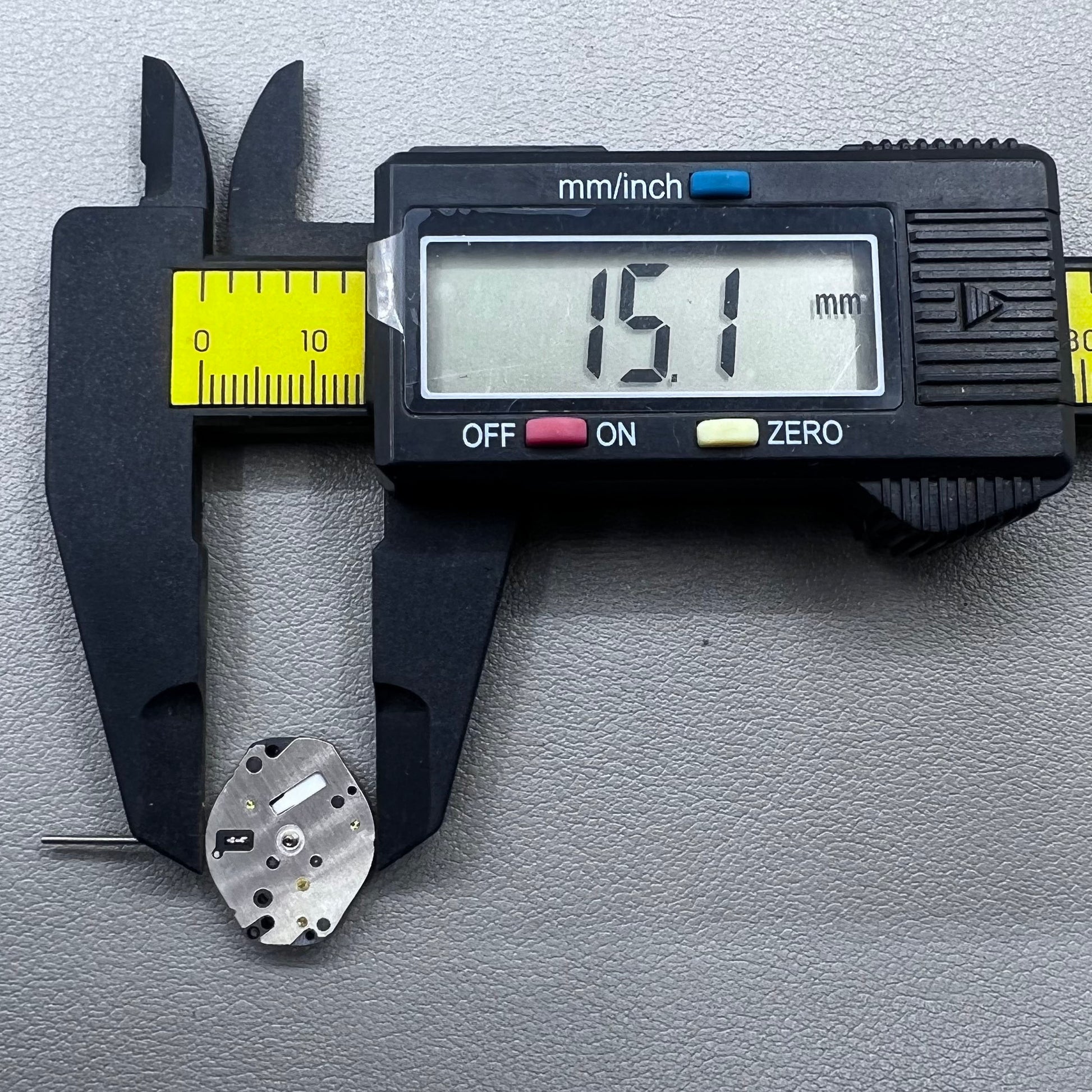 Japan Hattori Epson TMI AL35E quartz watch movement, precise timekeeping for repair and replacement.