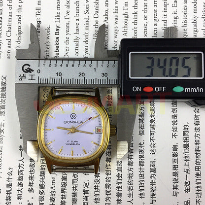 Classic 33mm Qionghua manual mechanical watch featuring 17 jewels and a single calendar display for elegant timekeeping.
