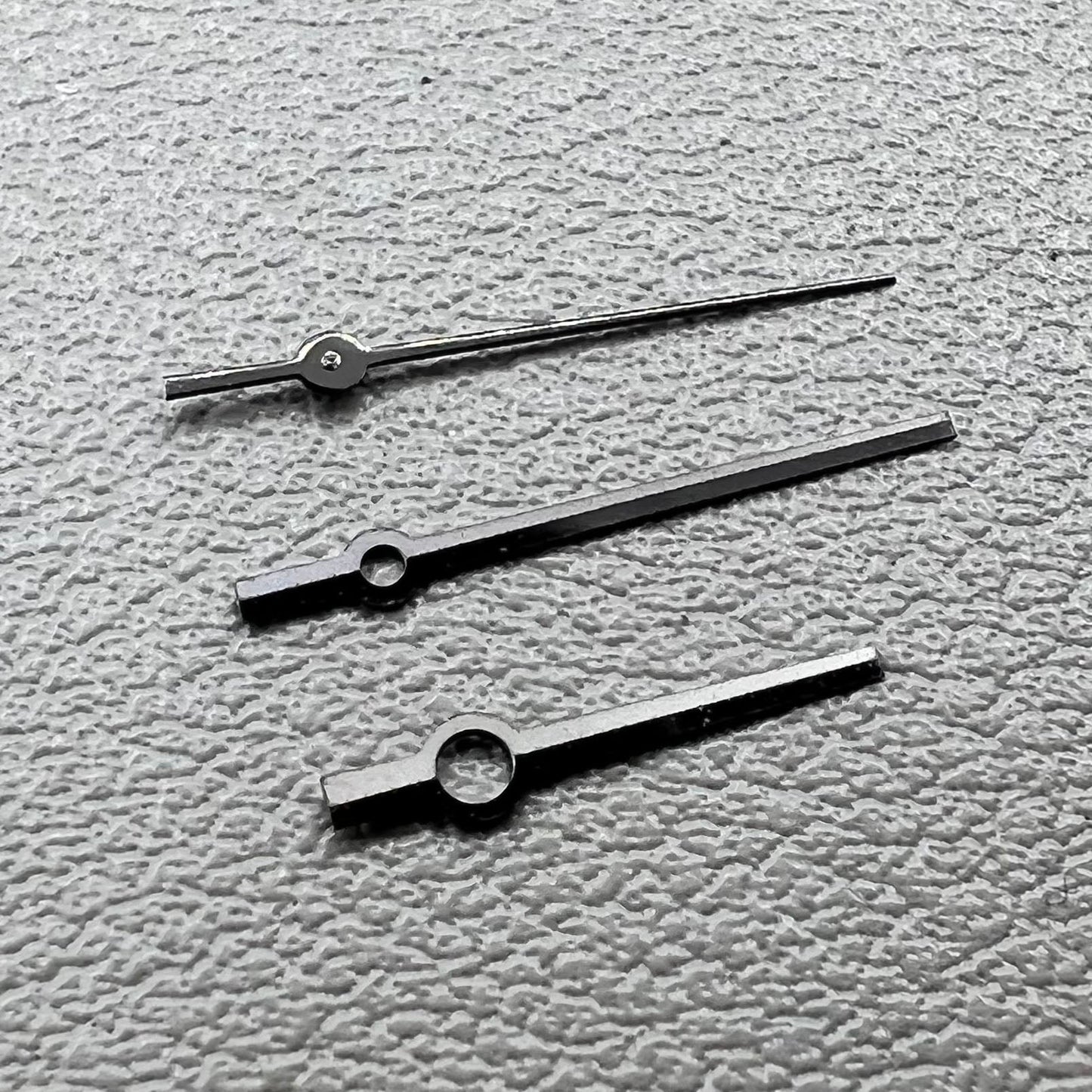 2 Sets Schwarze quadratische spitze Zeiger ohne Leuchtkraft für NH35 36 NH38