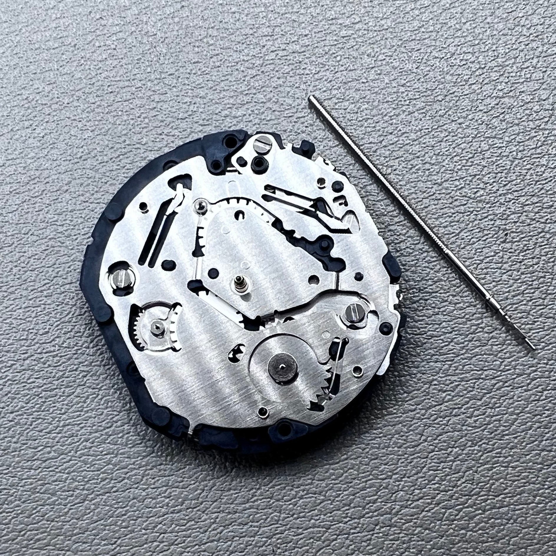 Japan Hattori Epson TMI VX9N VX9NE quartz watch movement for precise timekeeping in accessories.