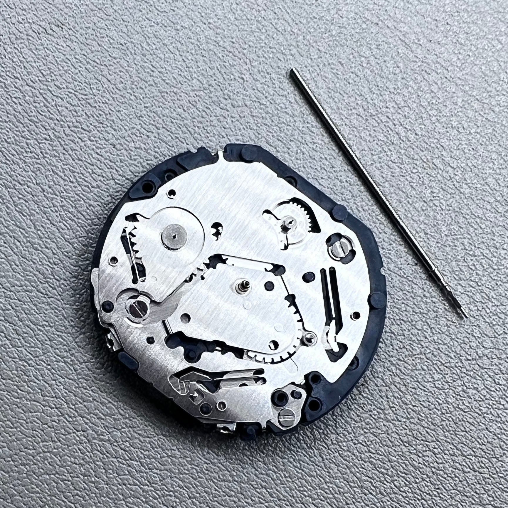 Japan Hattori Epson TMI VX9N VX9NE quartz watch movement for precise timekeeping in accessories.