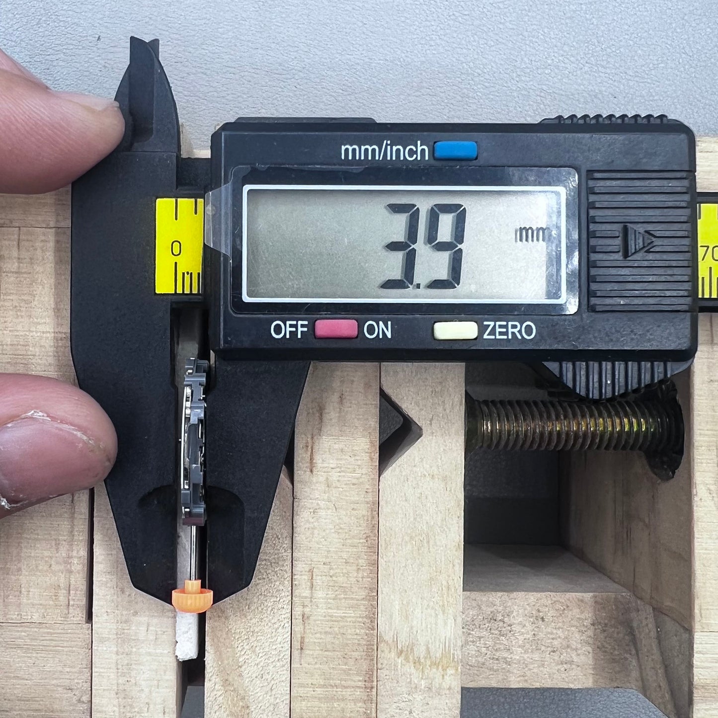 Japan 2F10A Quartz Movement 3 Hands Single Calendar