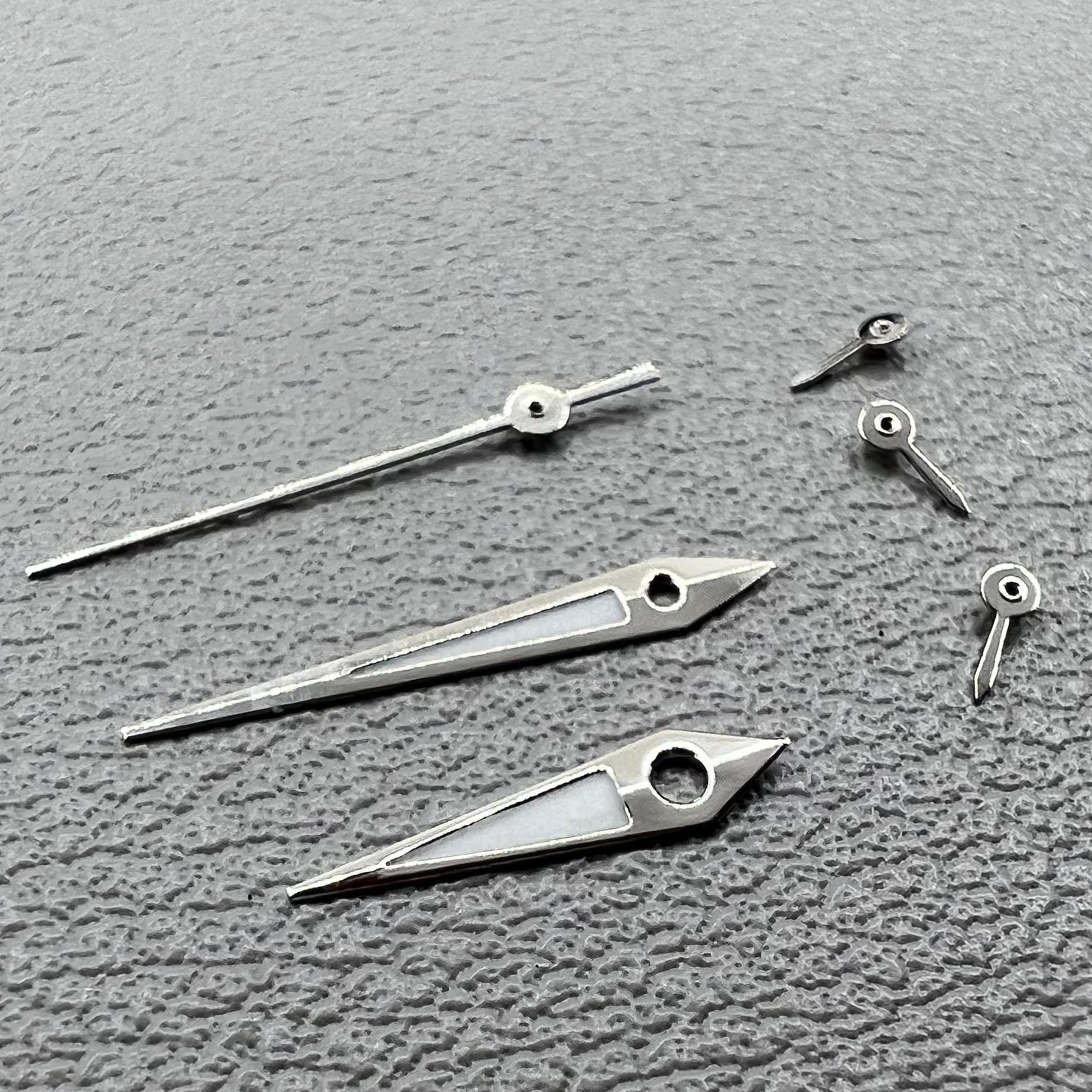 Set of 2 silver-trimmed green lume arrow-shaped watch hands for VX3J, VX9J, VX7J, VX3N, VX9N movements.