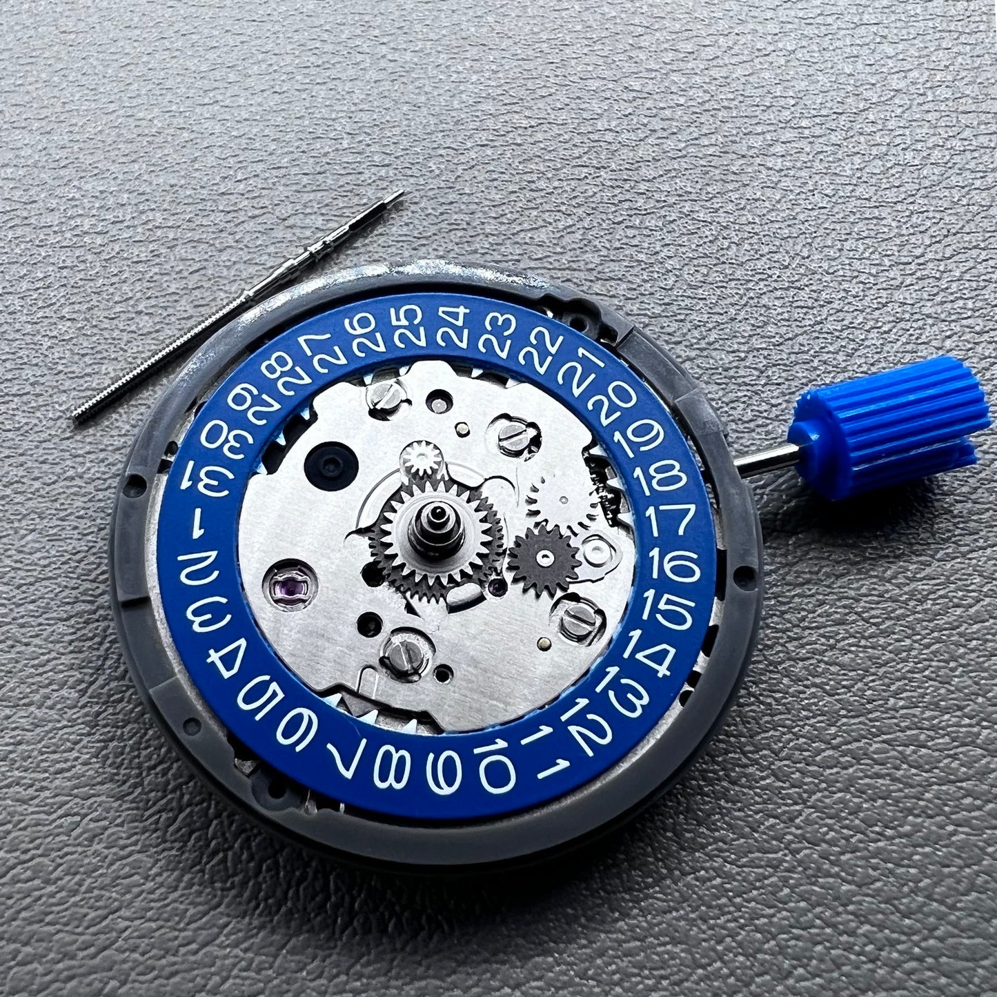 Seiko NH34 mechanical GMT watch movement with blue disk and white font for accurate timekeeping.