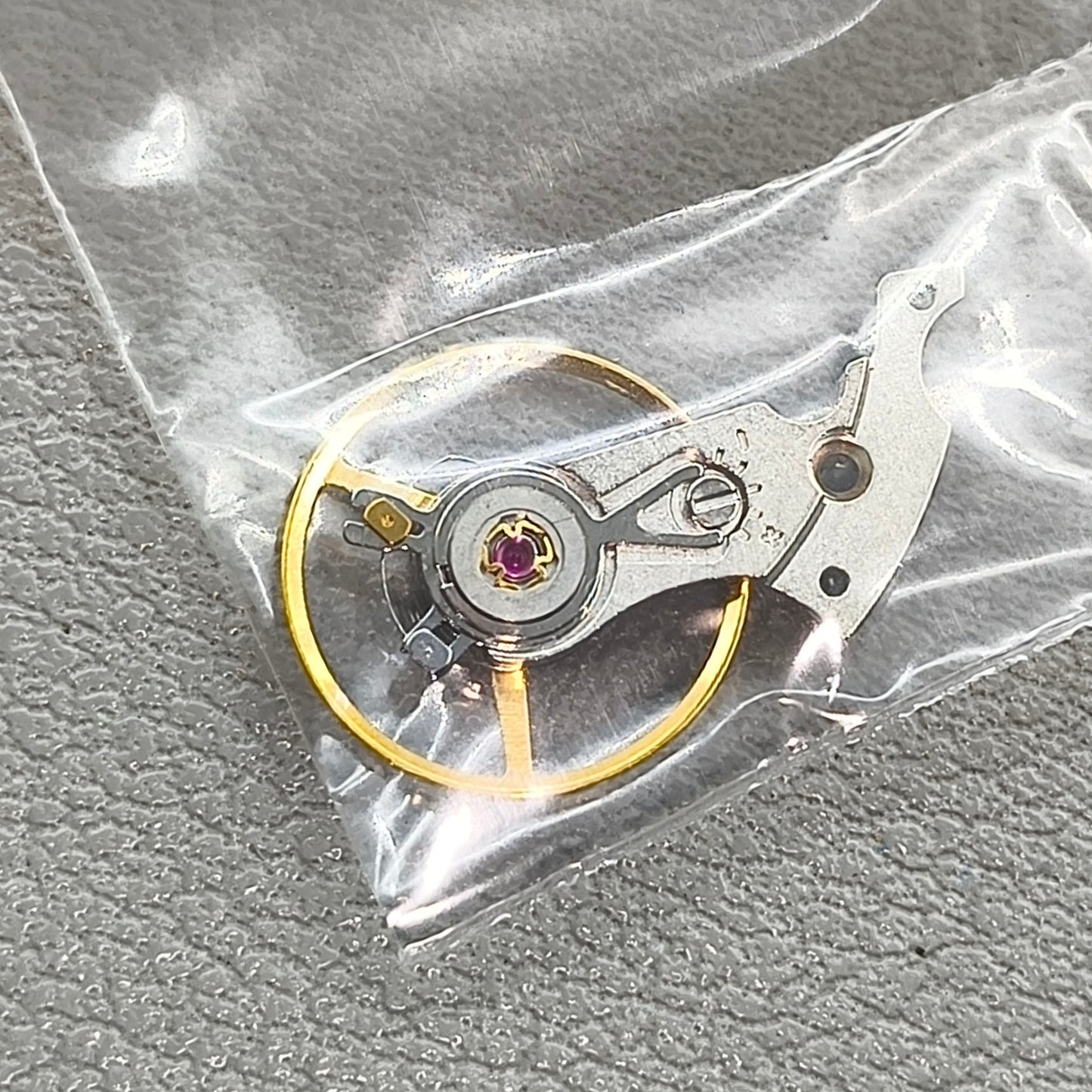 Replacement Complete Balance Wheel with Splint for SW200-1 SW220/SW240/SW260