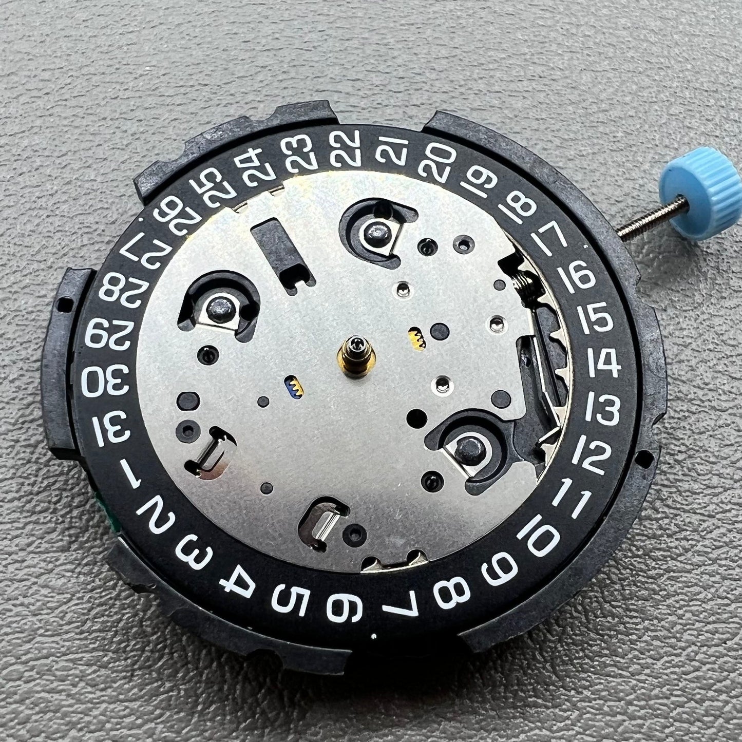 ETA Quarzwerk G10.212 mit Datum bei 4 Uhr, gro�e Zeiger, kleine schwarze Sekunde, ideal f�r Uhrenzubeh�r